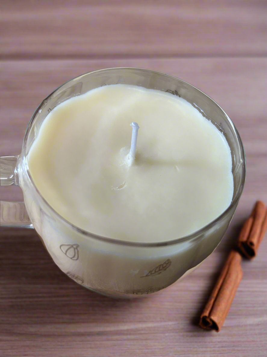 Apple and cinnamon mug candle